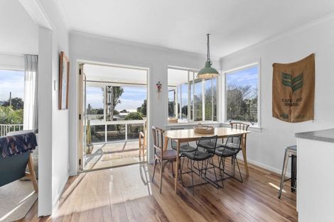 Photo of property in 37 Mcfarlane Street, Oakura, 4314