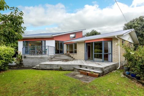 Photo of property in 10 Mcfarlane Street, Oakura, 4314