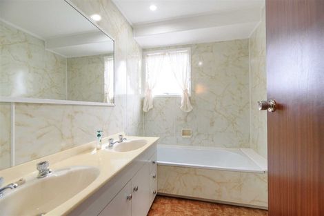 Photo of property in 2 Terra Nova Street, Glen Eden, Auckland, 0602