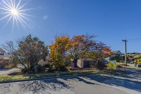 Photo of property in 8 Kennedy Crescent, Wanaka, 9305