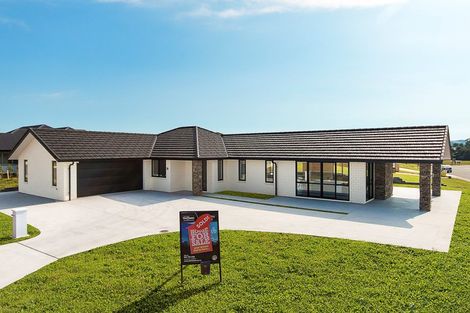 Photo of property in 2 Glennron Lane, Waiuku, 2123