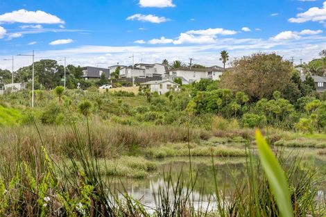 Photo of property in 1088 Beach Road, Torbay, Auckland, 0630