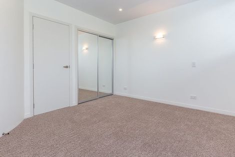 Photo of property in 6b Browns Bay Road, Rothesay Bay, Auckland, 0630