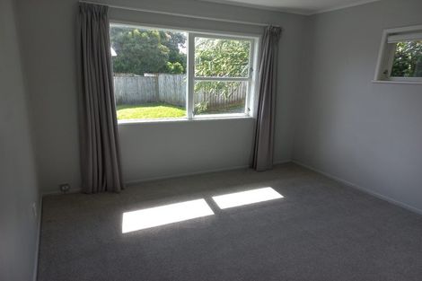 Photo of property in 1/28 Fairclough Road, Beach Haven, Auckland, 0626