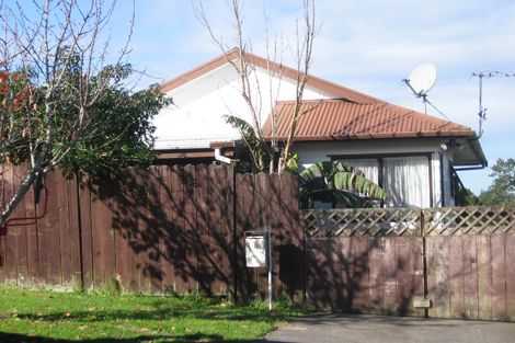 Photo of property in 8 Moxham Grove, Massey, Auckland, 0614