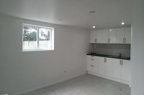 Photo of property in 10 Bishop Street, Green Bay, Auckland, 0604