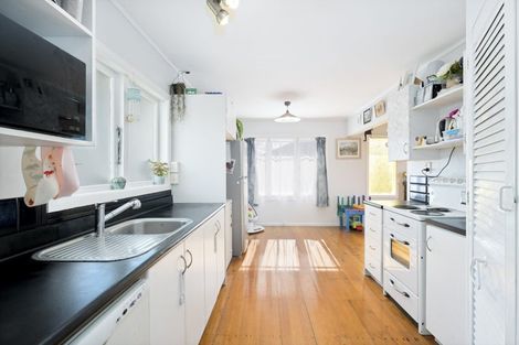 Photo of property in 23 Bedford Street, Te Atatu South, Auckland, 0610