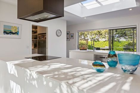 Photo of property in 4 Wentworth Lane, Waiwhakaiho, New Plymouth, 4312