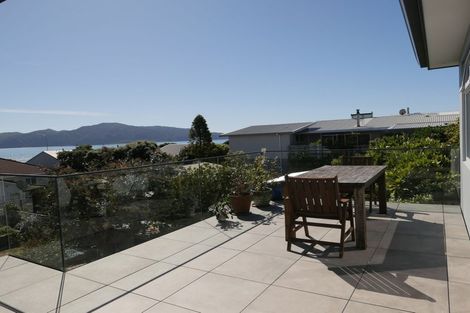 Photo of property in 104 Seaview Road, Paraparaumu Beach, Paraparaumu, 5032