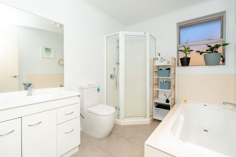 Photo of property in 12 Tarrango Way, Rototuna, Hamilton, 3210