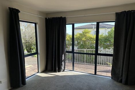 Photo of property in 25 Mariners View Road, Beach Haven, Auckland, 0626
