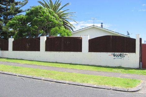 Photo of property in 2 Killington Crescent, Mangere, Auckland, 2022