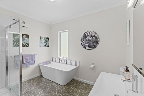 Photo of property in 74 Wanganui Road, Marton, 4788