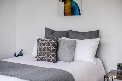 Photo of property in 1b Link Road, Newlands, Wellington, 6037