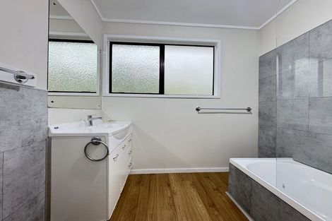 Photo of property in 15 Rice Crescent, Newlands, Wellington, 6037