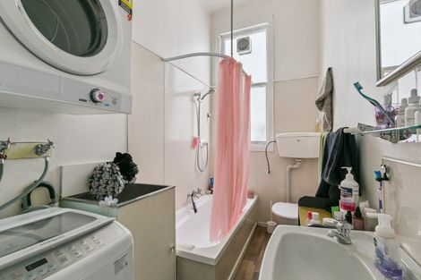 Photo of property in 93 Tasman Street, Mount Cook, Wellington, 6021