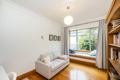 Photo of property in 31 Manapouri Crescent, Hokowhitu, Palmerston North, 4410