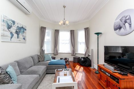 Photo of property in 14 Calvert Road, Moturoa, New Plymouth, 4310