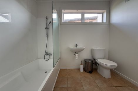 Photo of property in 117 Pupuke Road, Northcote, Auckland, 0627