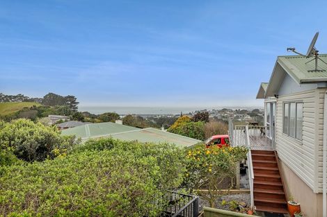 Photo of property in 111 Pioneer Road, Moturoa, New Plymouth, 4310