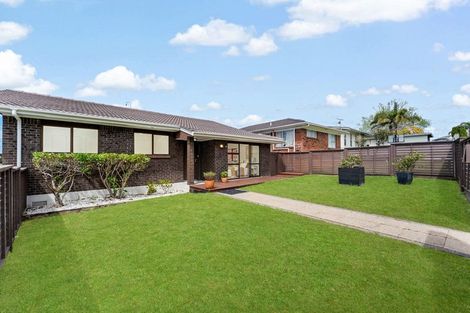 Photo of property in 23 Ravenwood Drive, Forrest Hill, Auckland, 0620