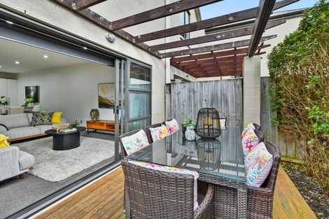Photo of property in 27 Popokatea Drive, Takanini, 2112