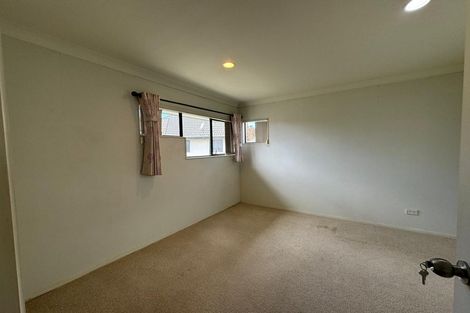 Photo of property in 1 Capistrano Mews, Goodwood Heights, Auckland, 2105