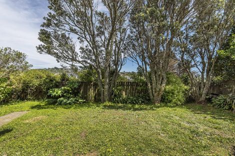 Photo of property in 25f1 Kingsbridge Place, Newlands, Wellington, 6037