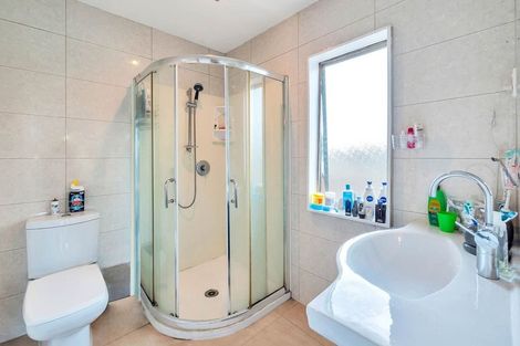 Photo of property in 52a Roberts Road, Te Atatu South, Auckland, 0610