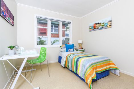 Photo of property in 10 Lyndhurst Road, Te Atatu South, Auckland, 0610