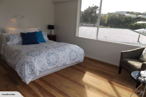 Photo of property in 6 Link Road, Newlands, Wellington, 6037