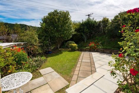 Photo of property in 81 Milton Terrace, Picton, 7220