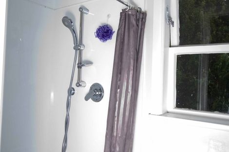 Photo of property in 88 Newlands Road, Newlands, Wellington, 6037