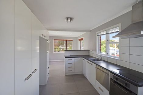 Photo of property in 33 Victory Crescent, Tawa, Wellington, 5028
