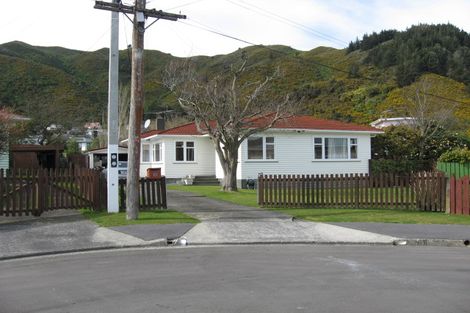 Photo of property in 10 Kim Street, Wainuiomata, Lower Hutt, 5014