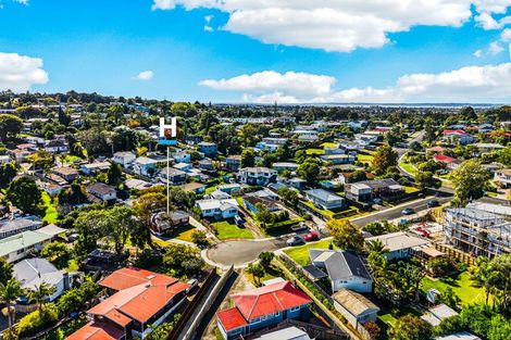 Photo of property in 12 Firle Place, Green Bay, Auckland, 0604