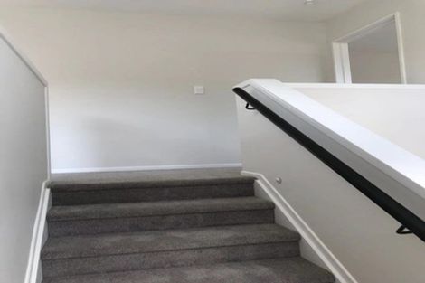 Photo of property in 3 Sunward Rise, Glenfield, Auckland, 0629