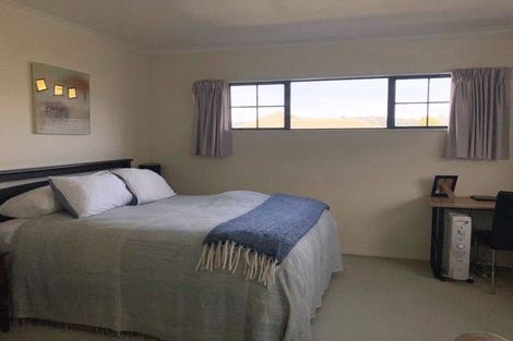 Photo of property in 10 Amesbury Drive, Churton Park, Wellington, 6037