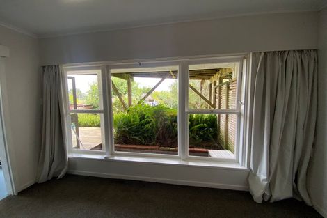 Photo of property in 6 Rewarewa Road, Te Atatu Peninsula, Auckland, 0610