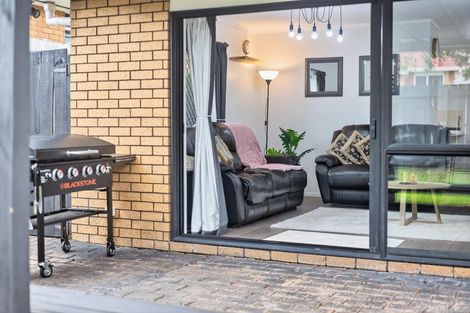 Photo of property in 2/19 Sailfish Drive, West Harbour, Auckland, 0618