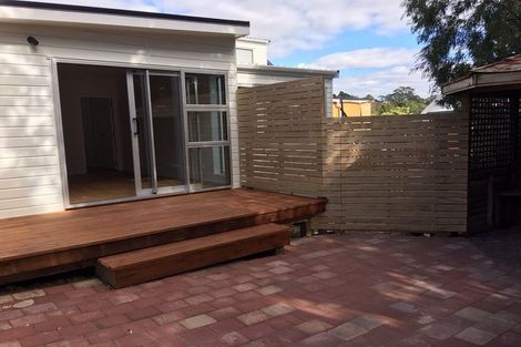 Photo of property in 15 Unsworth Drive, Unsworth Heights, Auckland, 0632