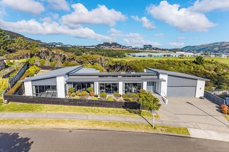 Photo of property in 6 The Fjord, Aotea, Porirua, 5024