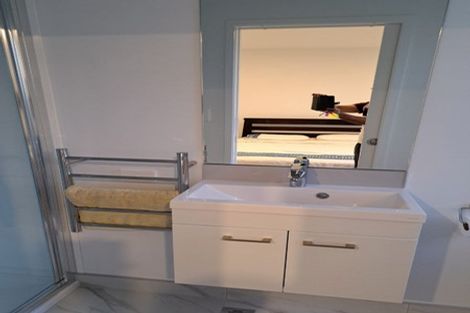 Photo of property in 2/3 Fairdale Place, Birkdale, Auckland, 0626