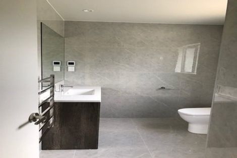 Photo of property in 1a Harrowglen Drive, Northcross, Auckland, 0632