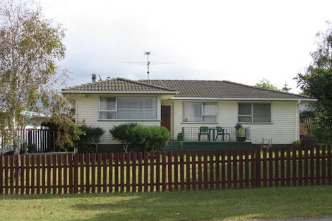 Photo of property in 29 Harmel Road, Glendene, Auckland, 0602