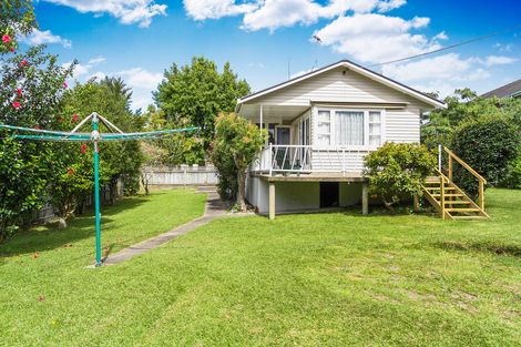 Photo of property in 10 Lyndhurst Road, Te Atatu South, Auckland, 0610