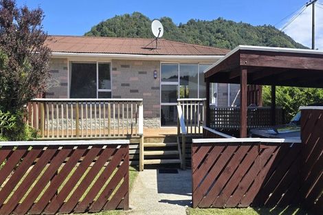 Photo of property in 46 York Street, Picton, 7220
