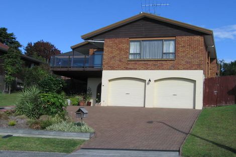Photo of property in 27 Hollyhock Place, Browns Bay, Auckland, 0630