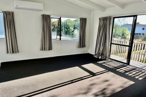 Photo of property in 50 Sungrove Rise, Sunnyvale, Auckland, 0612