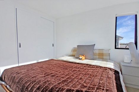 Photo of property in 18 Eileen Newey Place, Henderson, Auckland, 0612